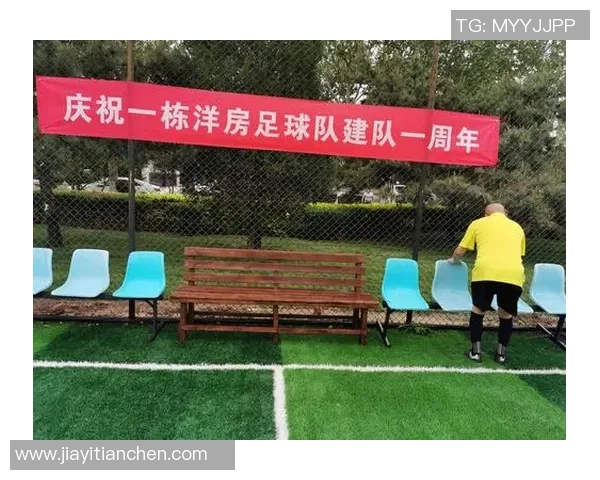 《12球星聚焦足球世界的璀璨风云与竞技荣耀》