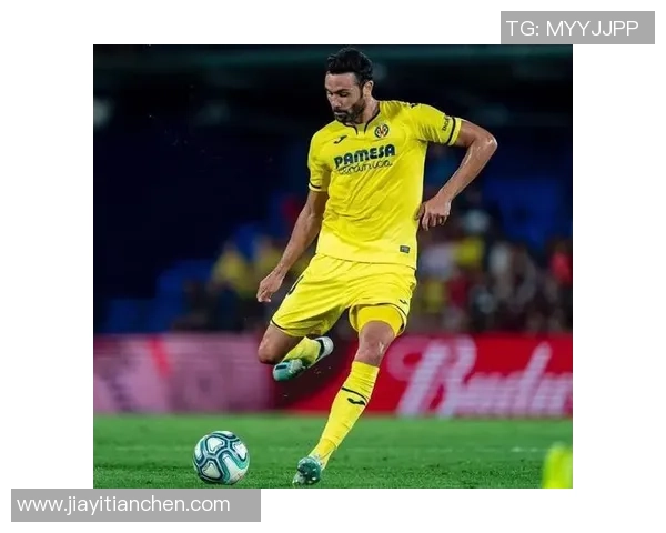 足球球星独特套袜方式引发球迷热议展现赛场内外个性风采 足球球星独特套袜方式引发球迷热议展现赛场内外个性风采